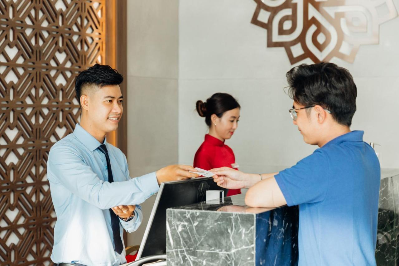 푸탕 그랜드 호텔 Duc Hoa 외부 사진